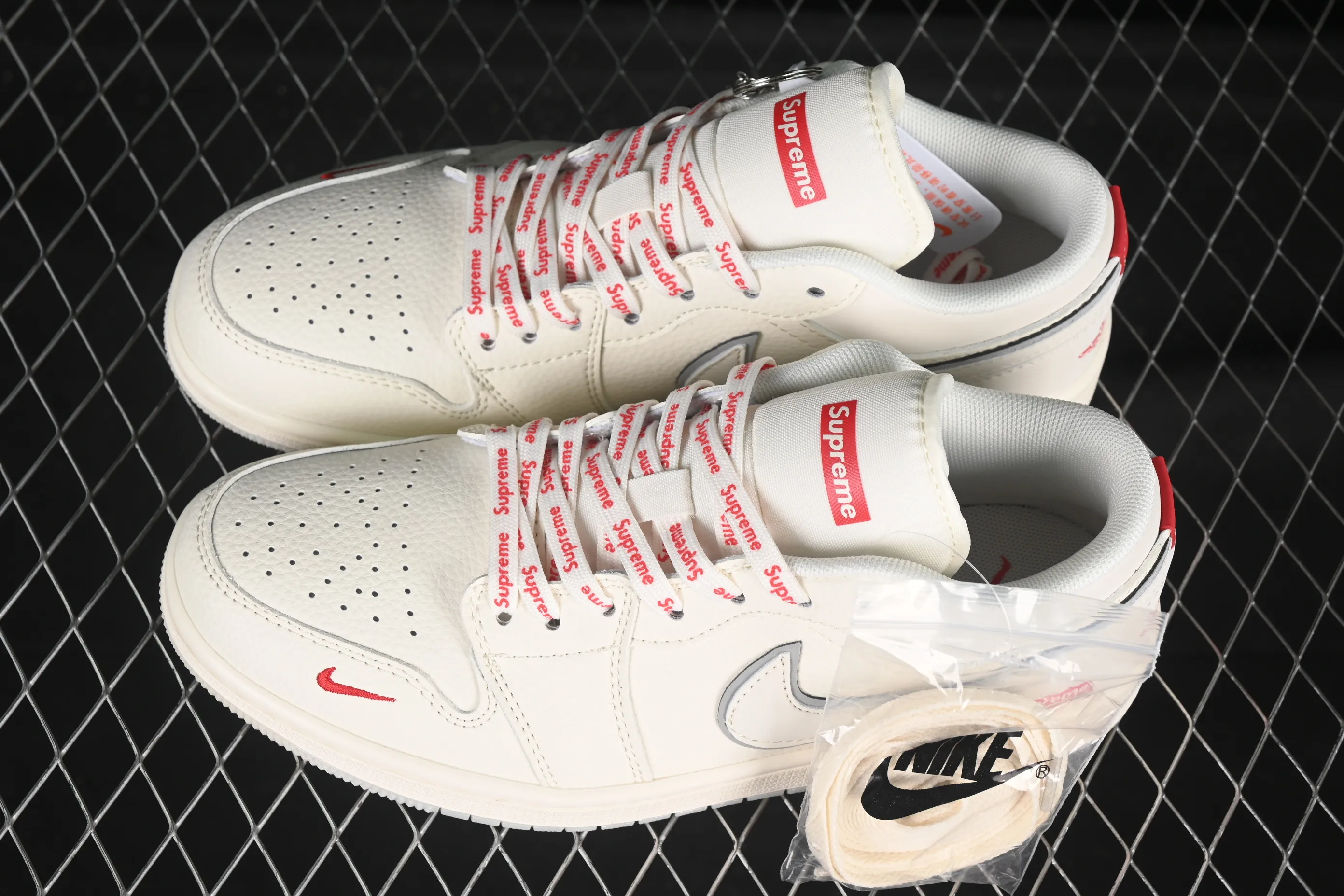 All categories Air Jordan Jordan series basketball shoes Air Jordan 1 Low High-end customized low-top sneakers Air Jordan 1 Low AJ1 Joe 1 Supreme co-branded off-white crystal sole High-end customized low-top retro basketball shoes XX3168-186